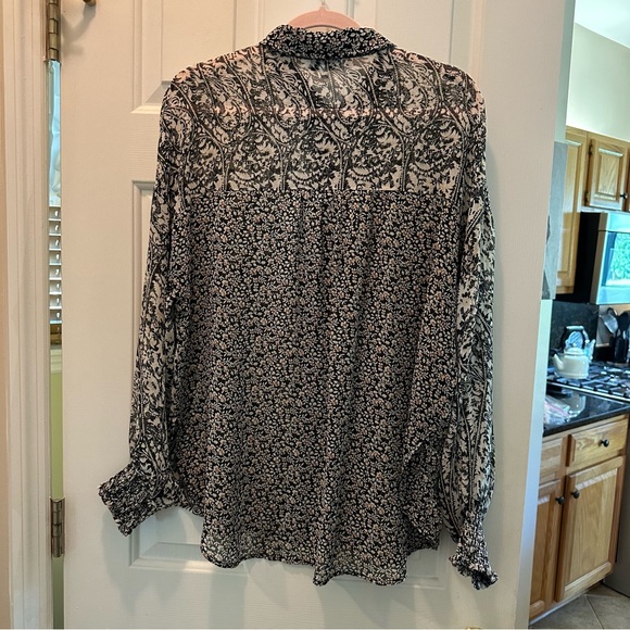 ACOA Black & White Printed Button-Up Blouse - Picture 6 of 8